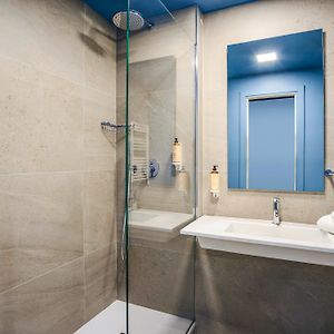Camera standard con letto king size